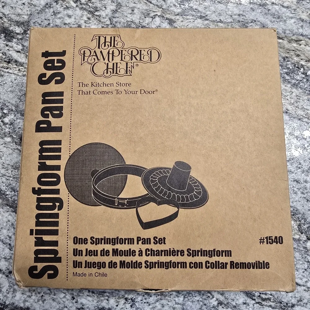 THE PAMPERED CHEF SPRINGFORM PAN SET WITH HEART #1540  with Box